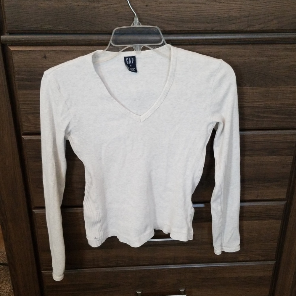 Gap long-sleeved v-neck